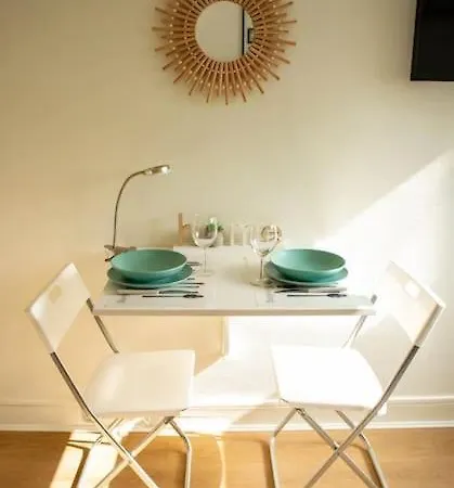 Cosy Et Idealement Place Apartment